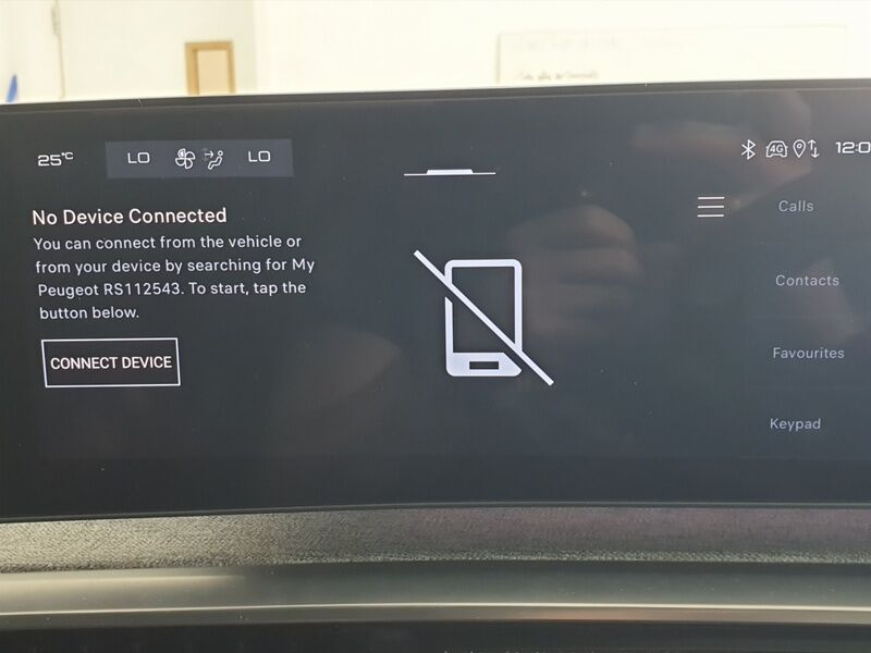 More views of Peugeot 5008