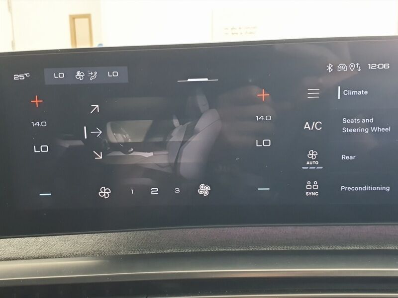More views of Peugeot 5008