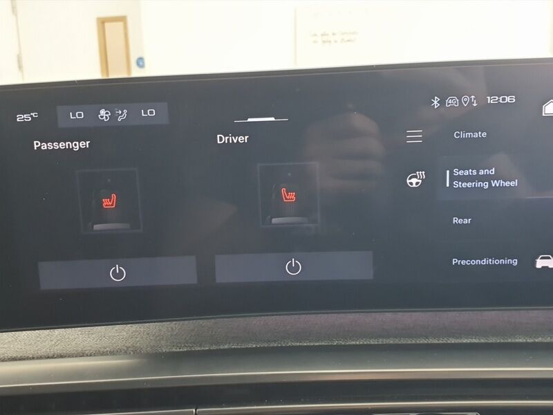 More views of Peugeot 5008