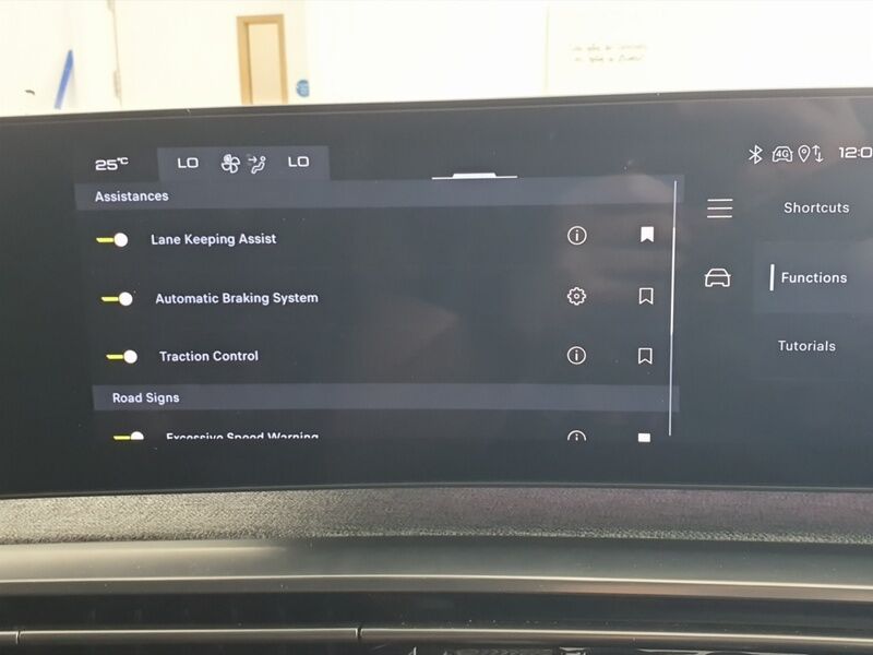 More views of Peugeot 5008