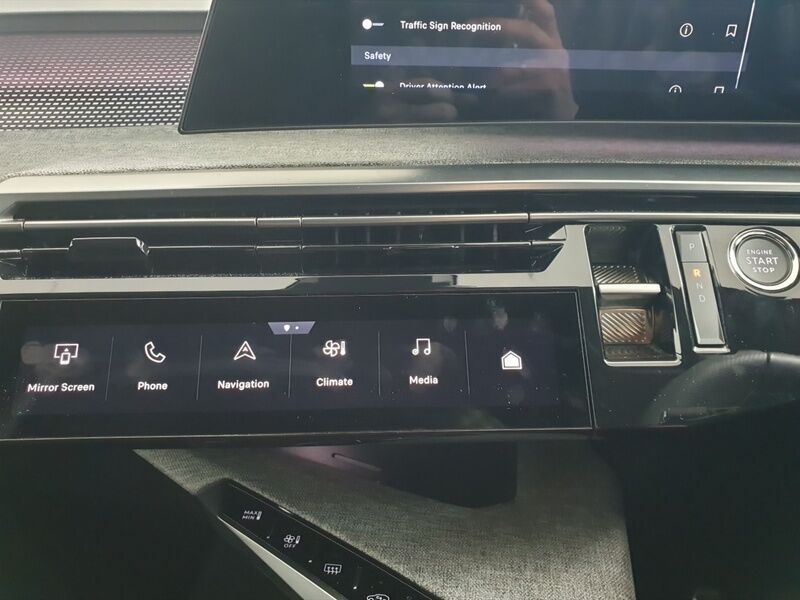 More views of Peugeot 5008