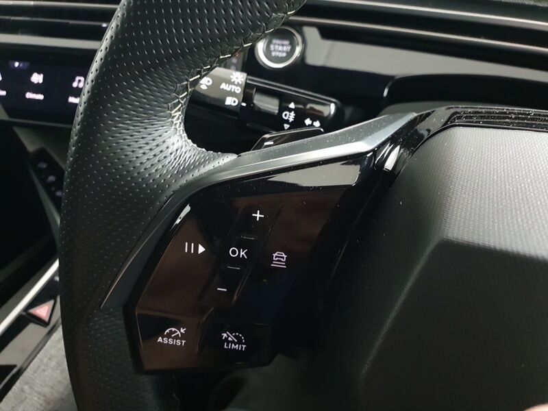 More views of Peugeot 5008