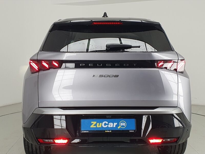 More views of Peugeot 5008
