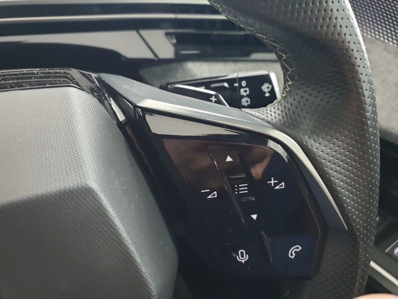 More views of Peugeot 5008