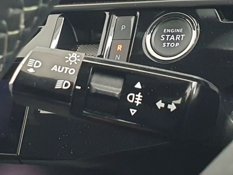 More views of Peugeot 5008