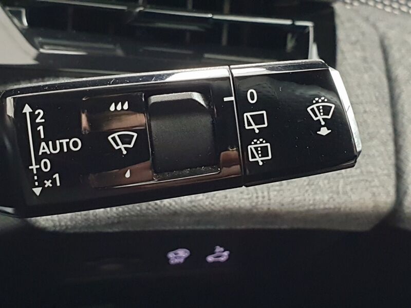 More views of Peugeot 5008