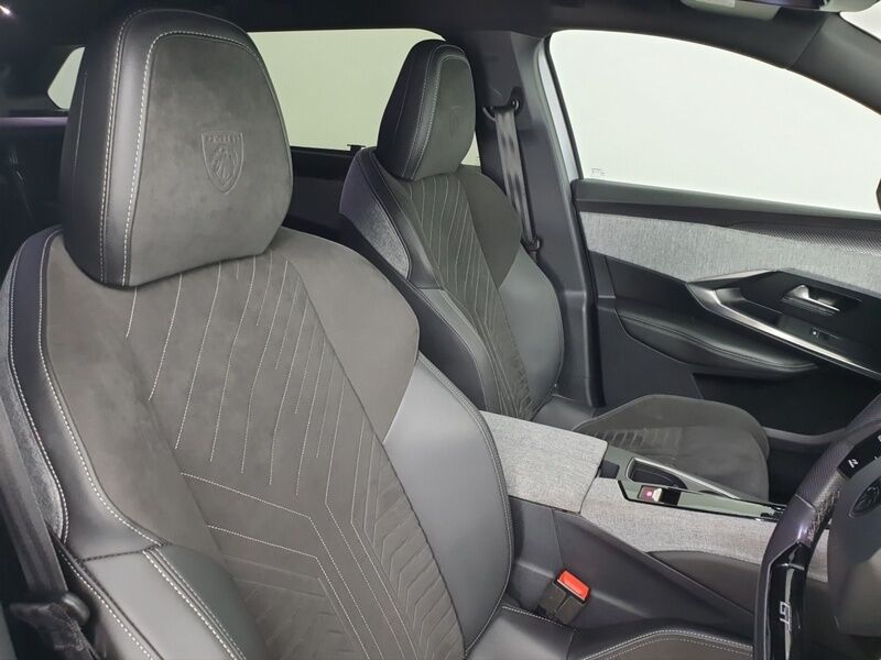 More views of Peugeot 5008