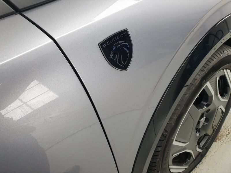 More views of Peugeot 5008