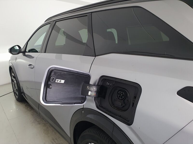 More views of Peugeot 5008