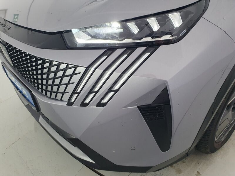 More views of Peugeot 5008