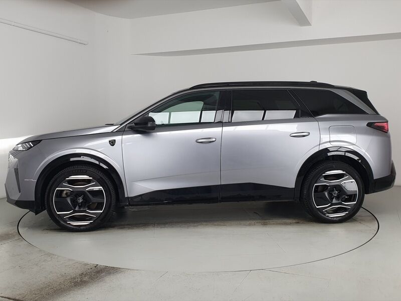 More views of Peugeot 5008