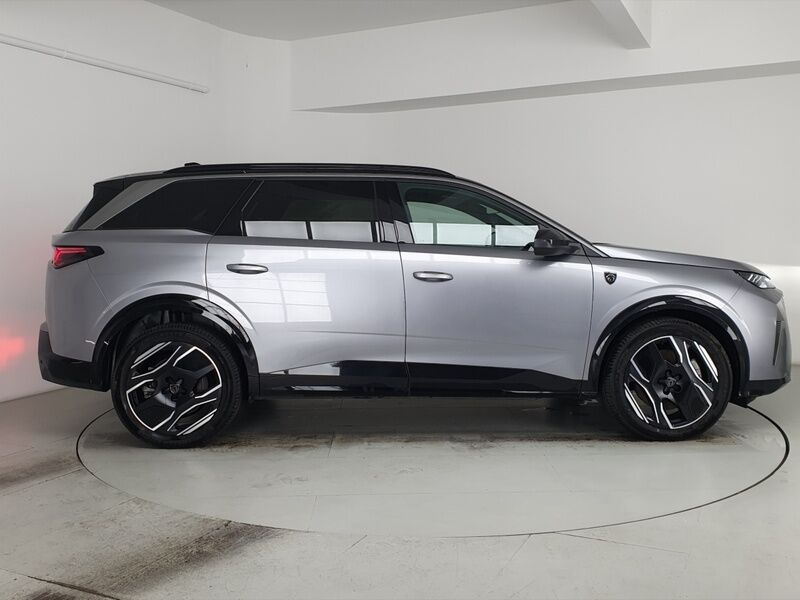 More views of Peugeot 5008