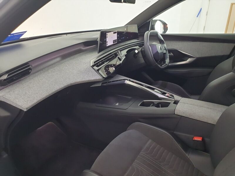 More views of Peugeot 5008