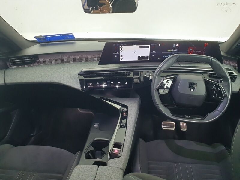 More views of Peugeot 5008