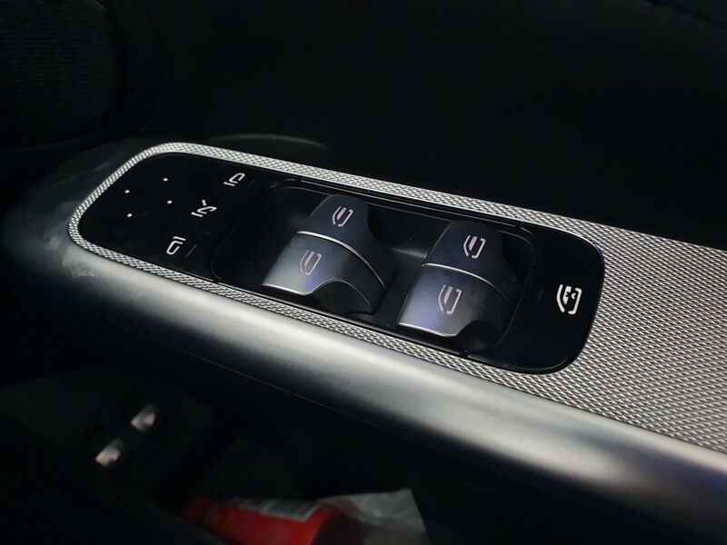 More views of Mercedes-Benz GLC