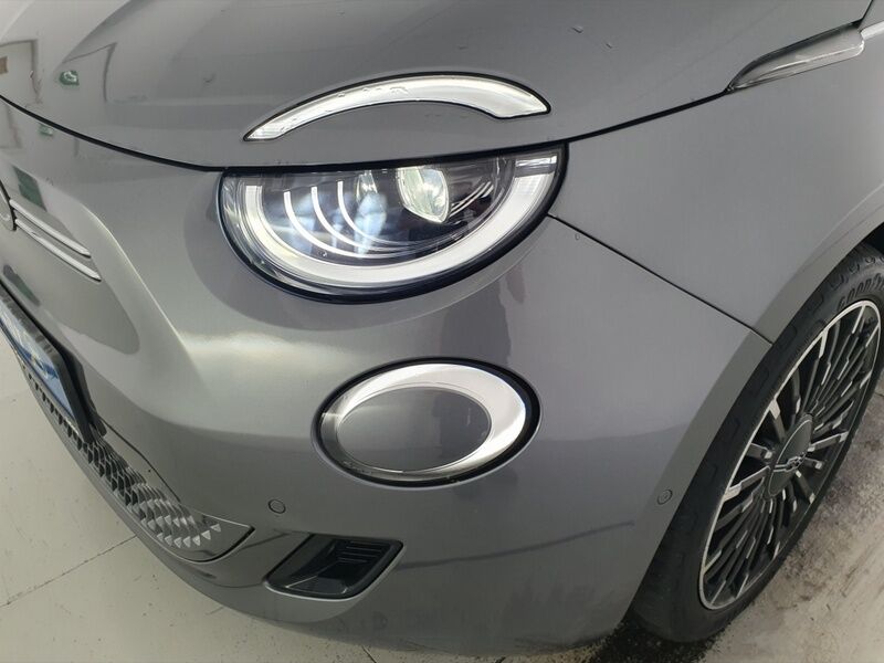 More views of Fiat 500e