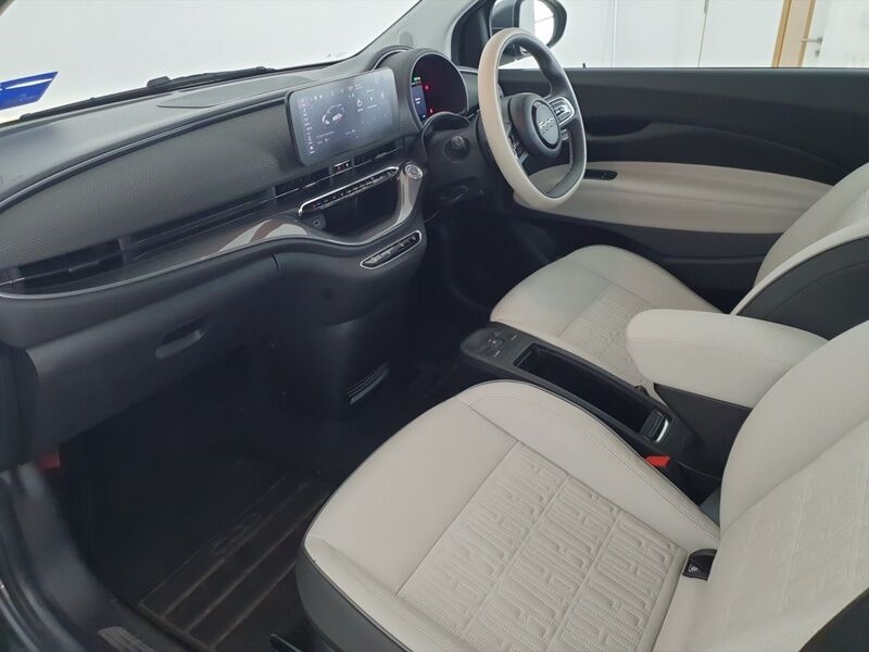 More views of Fiat 500e