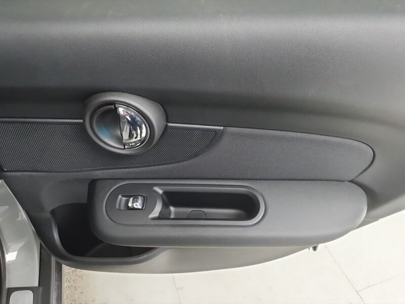 More views of Mini Clubman