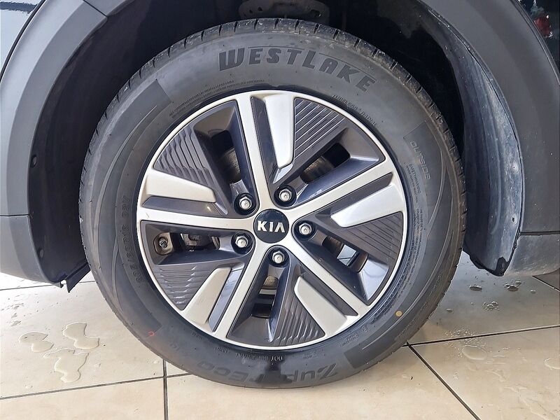 More views of Kia Niro