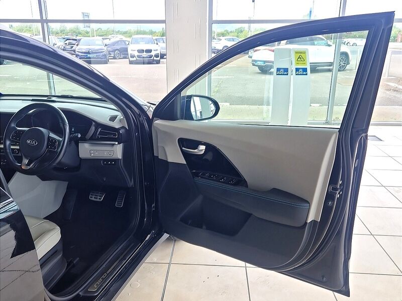 More views of Kia Niro