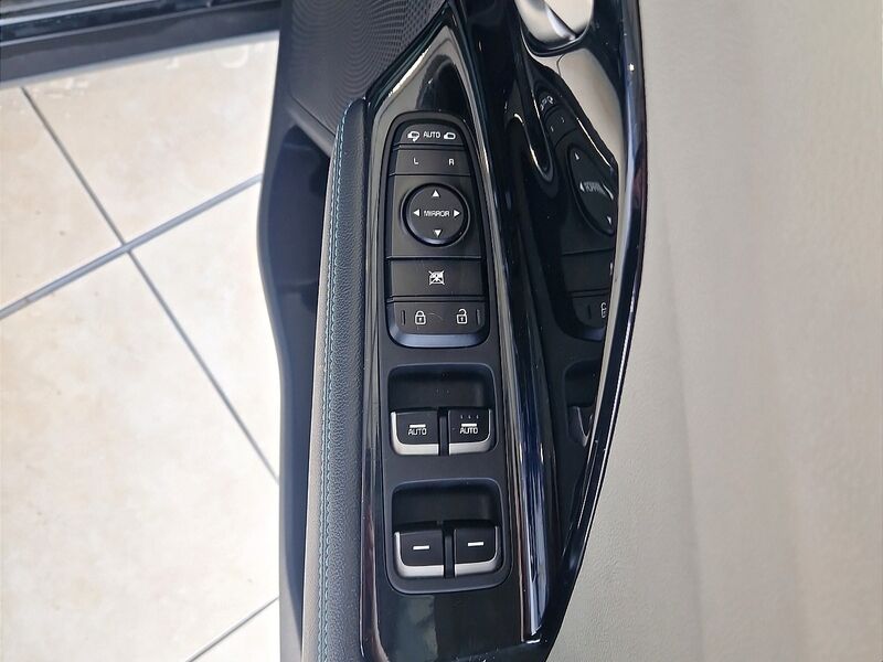 More views of Kia Niro