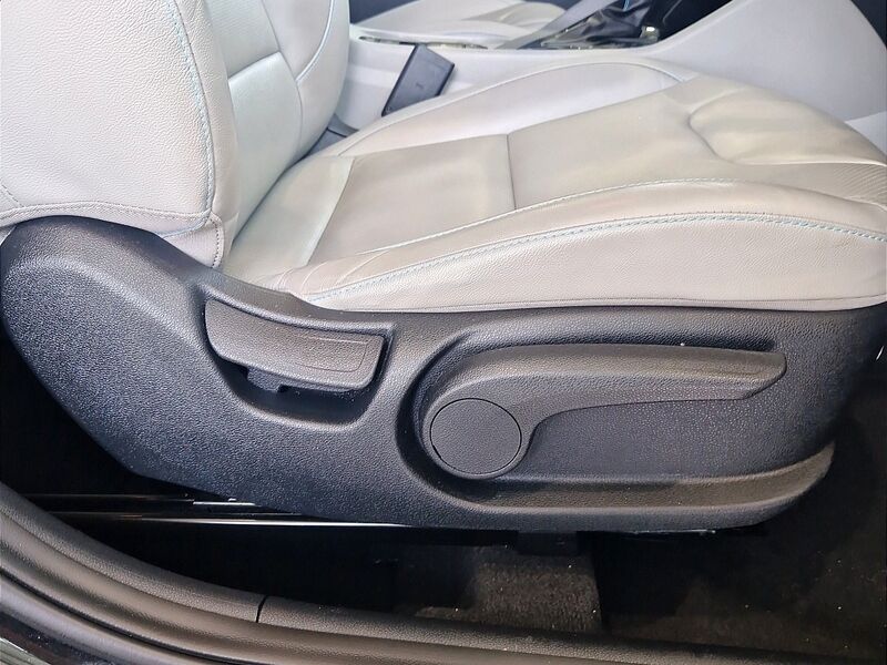 More views of Kia Niro
