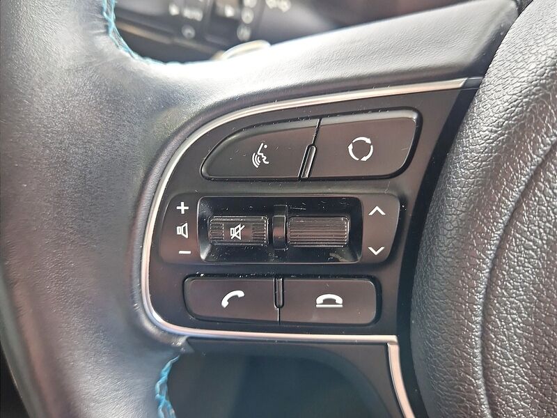 More views of Kia Niro