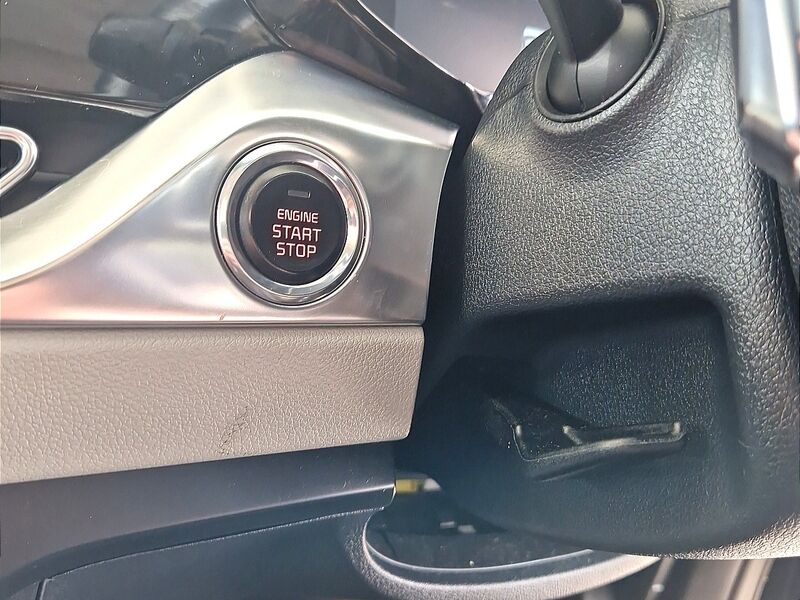 More views of Kia Niro