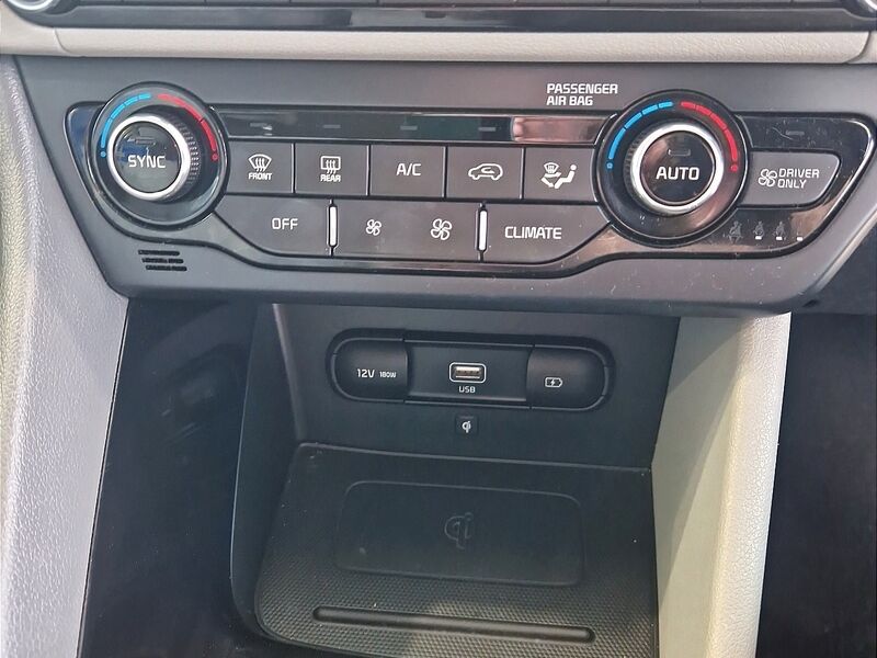 More views of Kia Niro