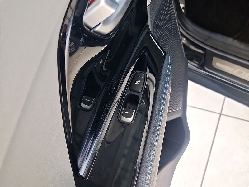 More views of Kia Niro