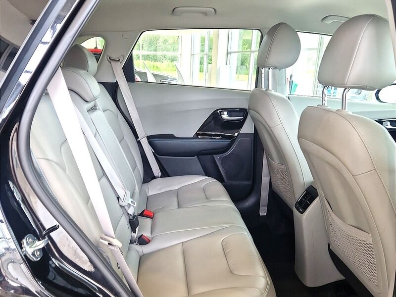 More views of Kia Niro