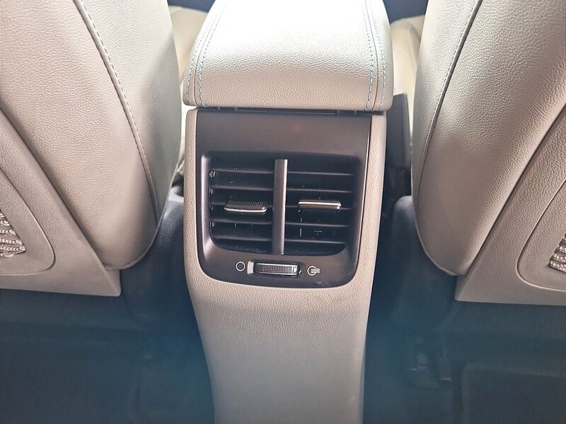 More views of Kia Niro