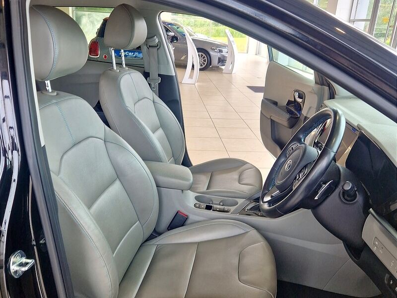 More views of Kia Niro