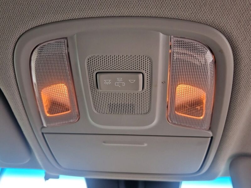 More views of Kia Niro