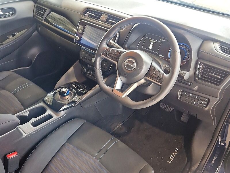 More views of Nissan Leaf