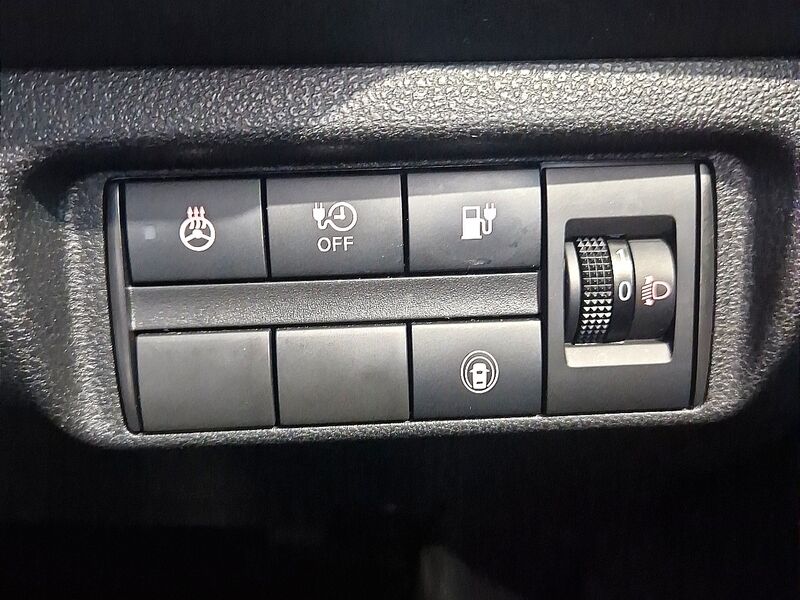 More views of Nissan Leaf