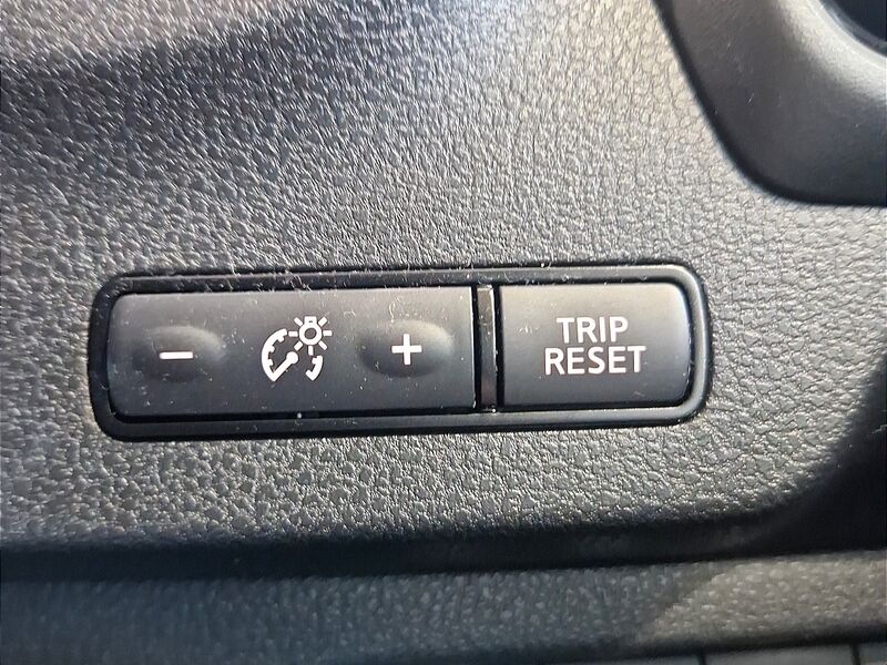 More views of Nissan Leaf