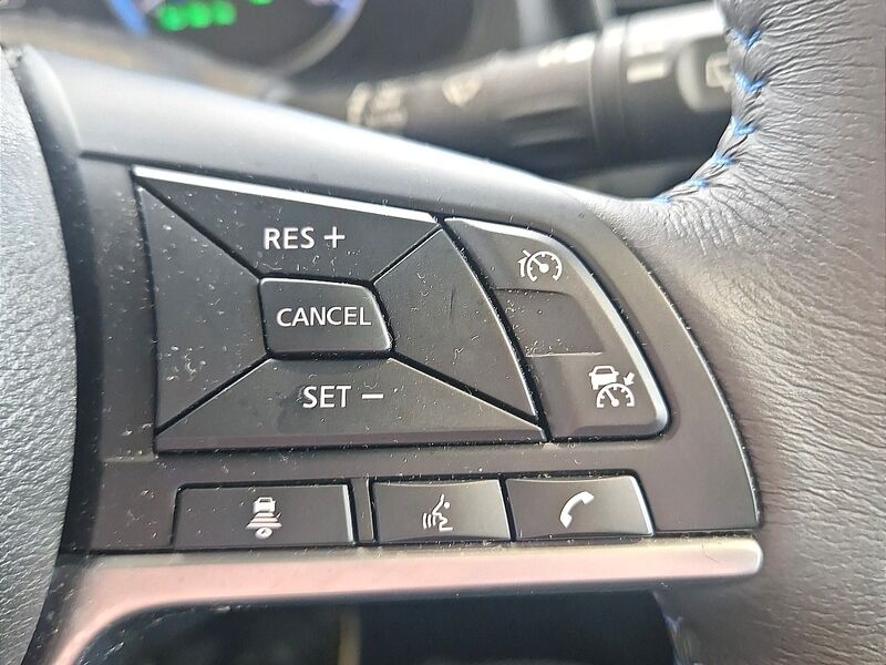 More views of Nissan Leaf