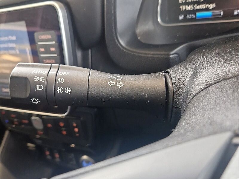 More views of Nissan Leaf