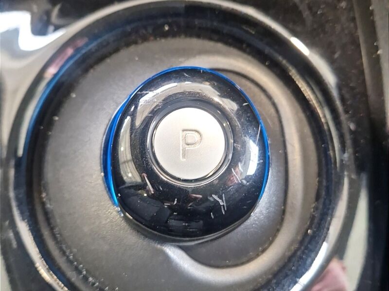 More views of Nissan Leaf