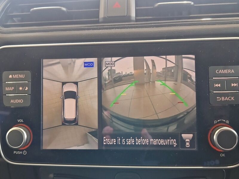 More views of Nissan Leaf