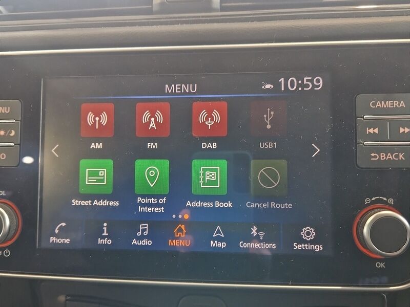 More views of Nissan Leaf