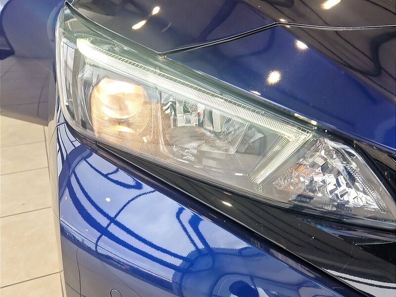 More views of Nissan Leaf