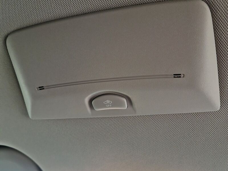 More views of Nissan Leaf