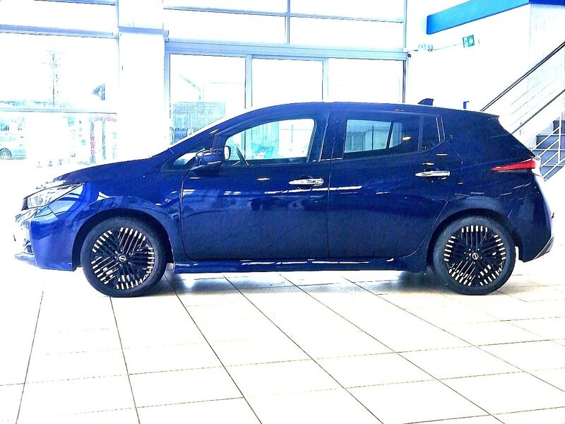 More views of Nissan Leaf