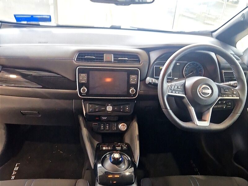 More views of Nissan Leaf