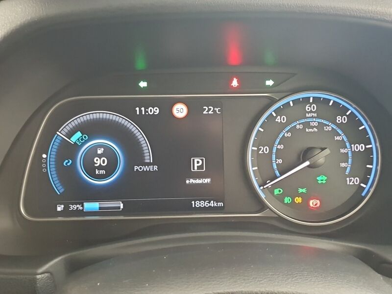 More views of Nissan Leaf