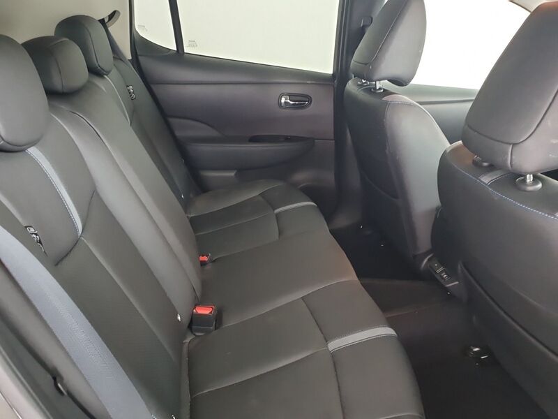 More views of Nissan Leaf