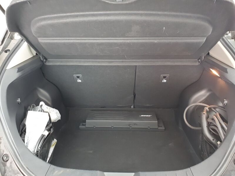 More views of Nissan Leaf
