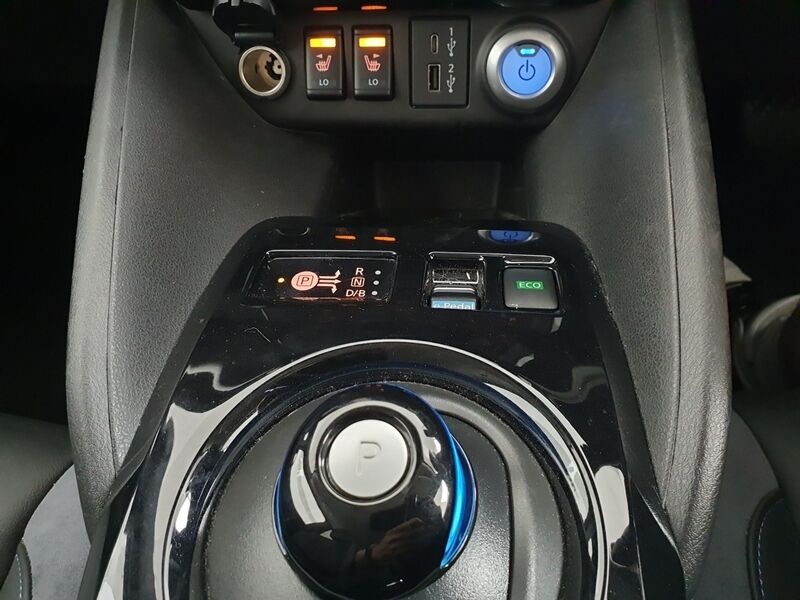 More views of Nissan Leaf
